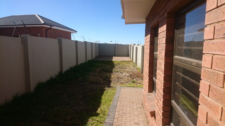 To Let 3 Bedroom Property for Rent in Hillside Free State